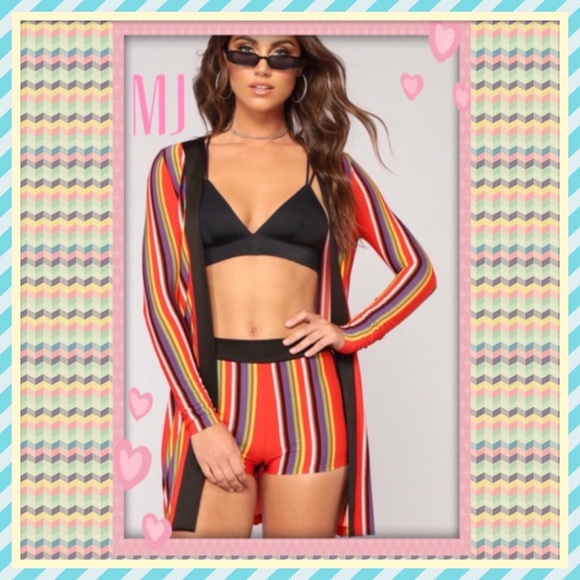 🎀New Stripe Short Set🎀 - Picture 2 of 4